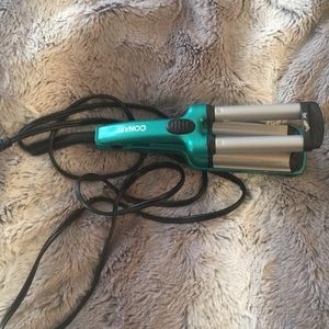Travel size hair crimper